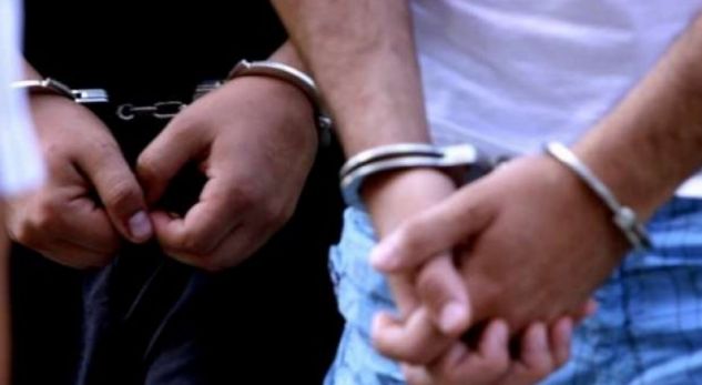 Policia ndalon për 48 orë dy të dyshuar për vjedhje të rëndë në Pejë