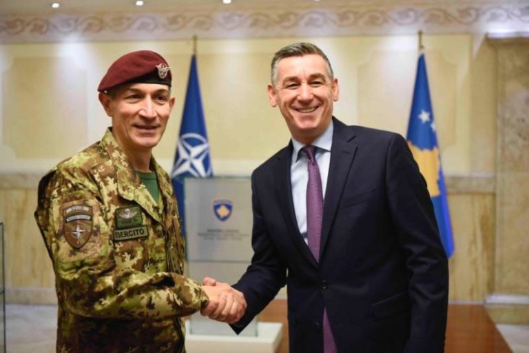 Veseli takon komandantin e ri të KFOR-it, e njofton për formimin e Ushtrisë në dhjetor