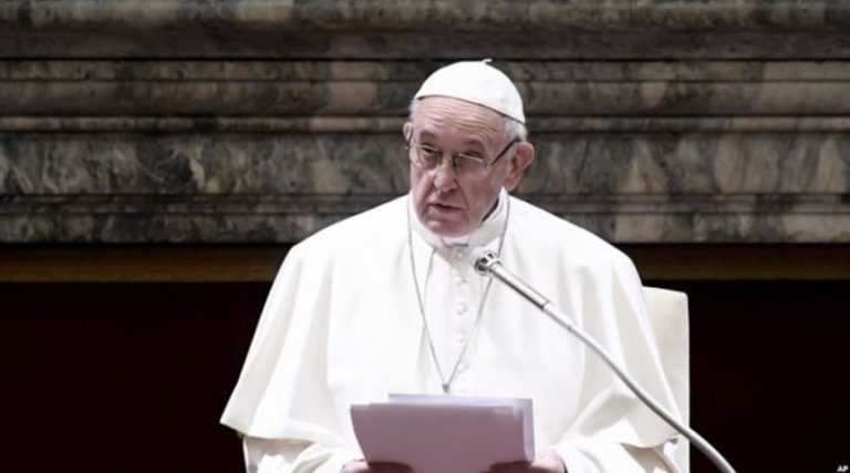 Papa thirrje priftërinjve pedofil: Dorëzojuni drejtësisë