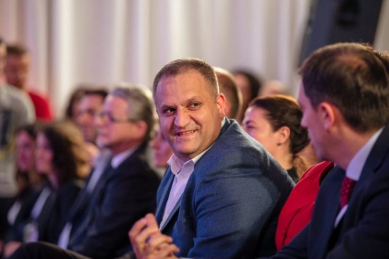 Reagojnë nga PSD për 300 profilet e rreme në Facebook. Thonë se nuk i hapën ata!