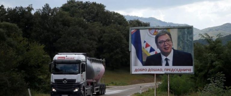 Presionet ndërkombëtare ndaj taksës 100% nuk e zmbrapsin Qeverinë