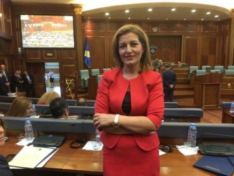 Isa Mustafa e kundërshton shkarkimin e Alma Lamës