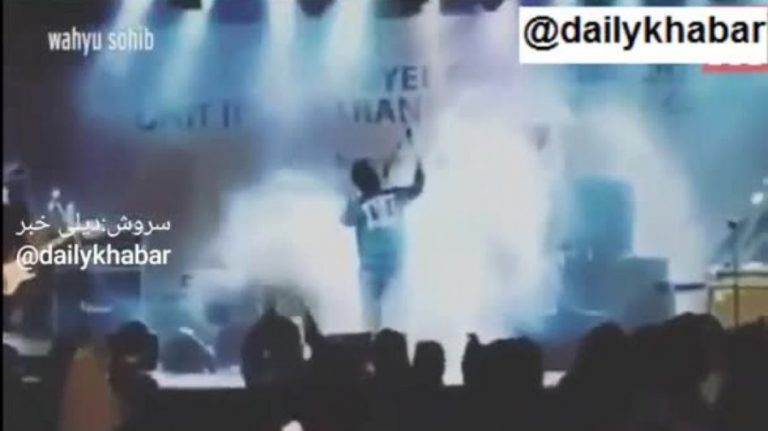 Video/ Pamjet që po bëjnë xhiron e botës, momenti kur cunami merr përpara skenën e koncertit
