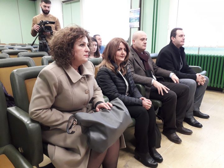 Deputetët përkrahin grevën e kirurgëve