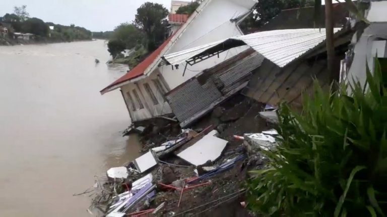 Të paktën 22 të vdekur pas kalimit të stuhisë “Usman” në Filipine