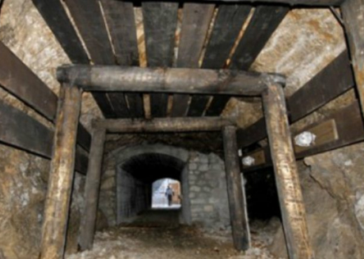 Humb jetën minatori në Pogradec, galeria iu shemb sipër