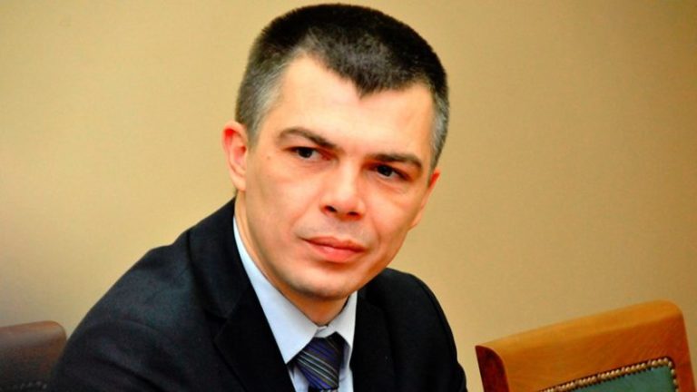 Jabllanovic tallet me Listën Serbe: Ju keni fjetur që 4 vjet në Kuvend, fleni edhe një natë aty
