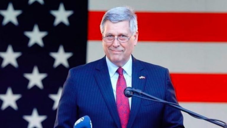 Ambasadori amerikan i del kundër NATO-s dhe BE’së: Kosova ka të drejtë ta ketë ushtrinë e vet