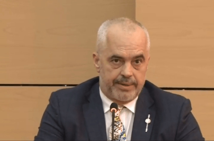 Studentë të Vlorës braktisin takimin me Ramën: E duam Shqipërinë si Europa!