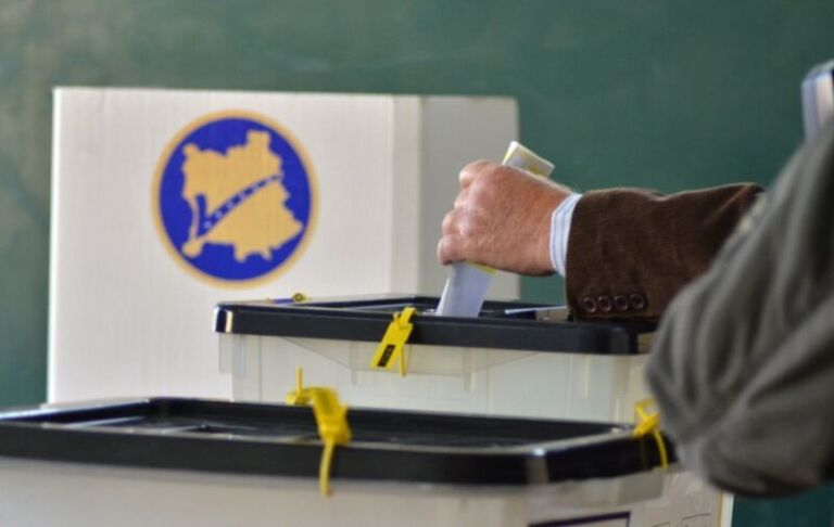 Zgjedhjet në Kosovë: Sot afati i fundit për dorëzimin e listave