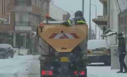 Gazeta më e madhe zvicrane poston videon nga Tetova: Rrugët pastrohen si kur i hedh supës krypë!