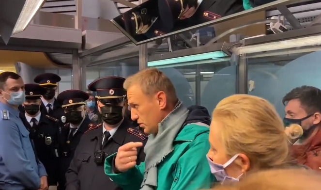 Mbështetësit e Navalnyt ndryshojnë formën e protestës