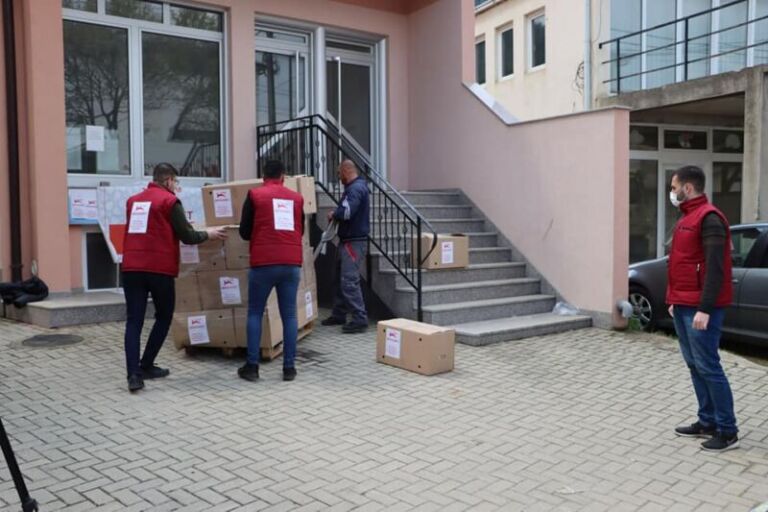 Maqedoni: OKH Merhamet shperndau 300 pako në komunën e Likoves