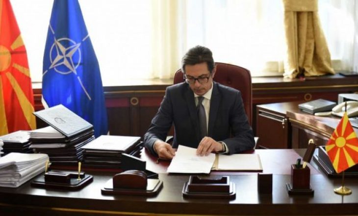 Presidenti i Maqedonisë Stevo Pendarovski uron në shqip Vjosa Osmanin