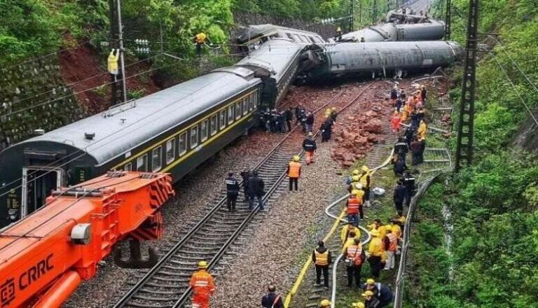 Të paktën 9 të vdekur nga përplasja e trenit në Kinë