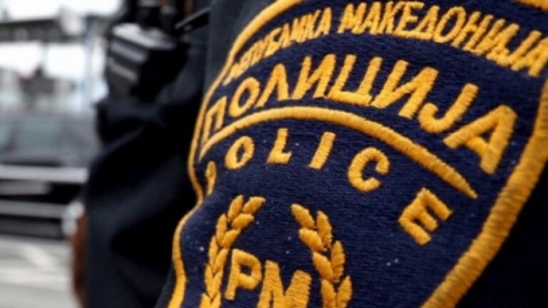 Policia e Maqedonisë arreston dy shtetas të Serbisë, gjenden 62 emigrantë në kamion