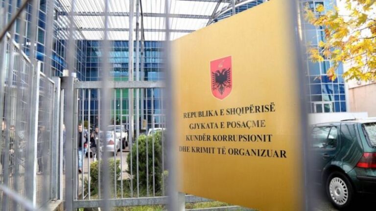 U arrestua nga SPAK/ Balla, yll në ngjitje dhe i dekoruar nga Tahiri