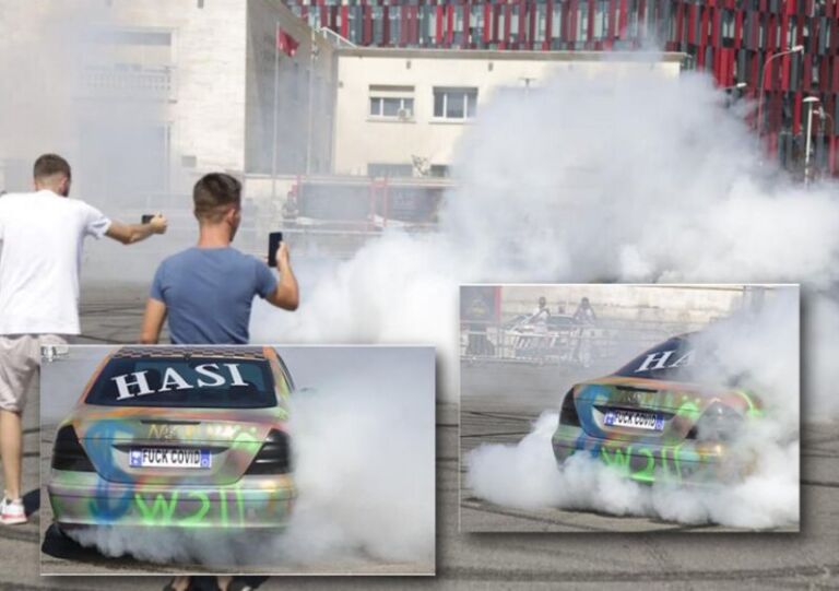 FOTO/ Spektakël në sheshin “Nënë Tereza”, makinat bëjnë drift në asfalt