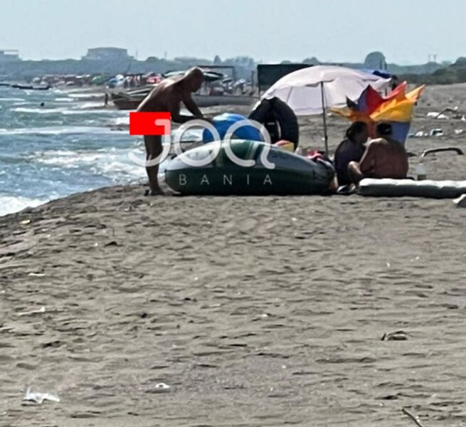 FOTO/ Shfrenohen pushuesit në Velipojë, plazh nudo në sy të fëmijëve