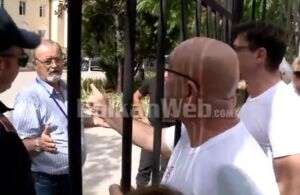“Ky është shtet fashist”/ Tension te Ministria e Kulturës, Aleanca për Mbrojtjen e Teatrit dorëzon shkresën pas vendimit të Kushtetueses, aktorët: Dera na u mbyll me shul