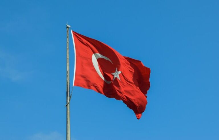 Turqia, edhe formalisht tërhiqet nga Konventa e Stambollit