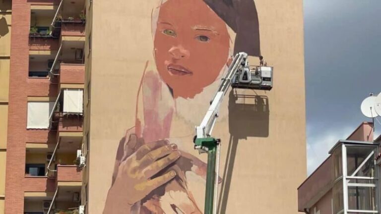 “Kujdesi i nënës”, kuratori Helidon Haliti zbulon muralen e tretë që po realizohet në kuadër të “Mural Fest” në Tiranë
