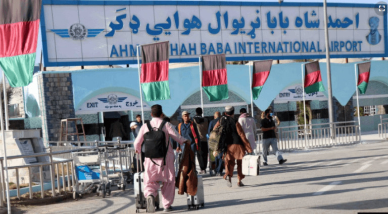 Talibanët sulmojnë me raketa Aeroportin e Kandaharit