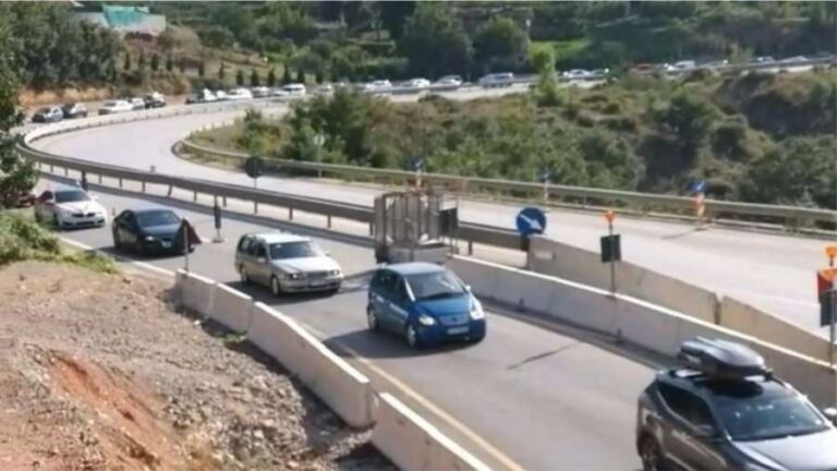 Mbi 30 mijë qytetarë nga Kosova hynë në Shqipëri brenda pak orëve