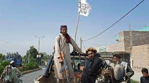 Gjuajtje me armë dhe brohoritje! Talebanët festojnë largimit e amerikanëve nga Afganistani