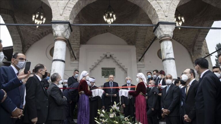 Erdoğan përuron xhaminë e restauruar në Sarajevë