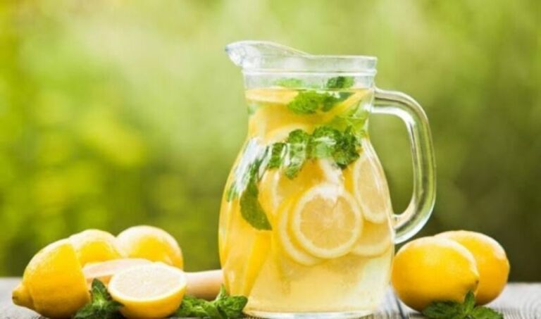Gjashtë problemet shëndetsore të cilat mund t’i kuroj lëngu i limonit