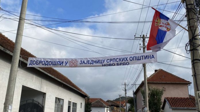 Serbët nuk ndalojnë provokimet, vendosin sërish mbishkrime “Mirësevini në Asociacionin e Komunave Serbe”