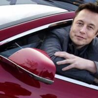 Vetem-2-e-pasurise-se-Elon-Muskut-mund-te-zgjidhte-problemin-e-urise-ne-bote