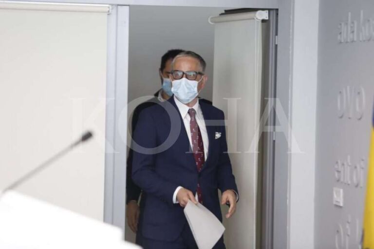 Vitia dorëzon postin, ia kalon përgjegjësinë Gexhës