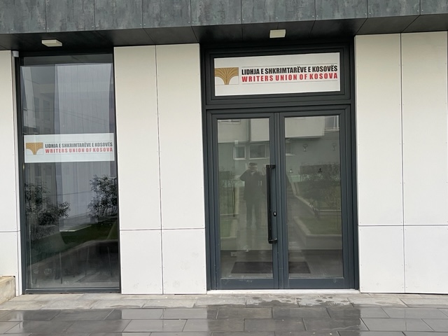 Lidhja e Shkrimtarëve e Kosovës bëhet me shtëpi
