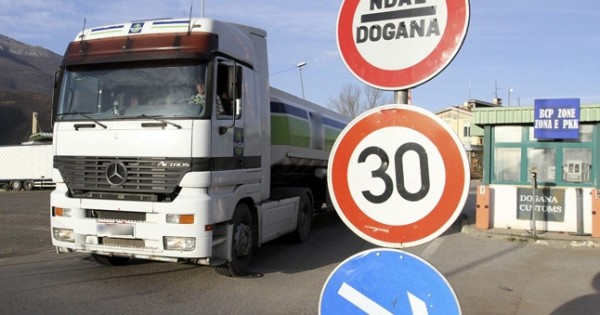 Serbia ndalon transitin e mallrave, Kosova ende pa asnjë veprim