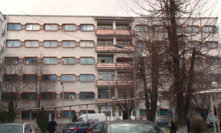 Spitali i Tetovës i kërkon Ministrisë së Shëndetësisë të japi vendime pune për të punësuarit me kontratë