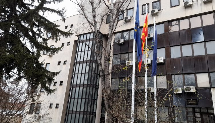 MPB paralajmëron qytetarët: Nëse Vitin e Ri nuk e festoni në shtëpi, mos publikoni fotografi në rrjete sociale