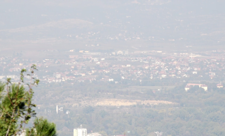 Mëngjesi i parë i vitit 2022 i gjeti me ajër të ndotur shumë qytete ne vend