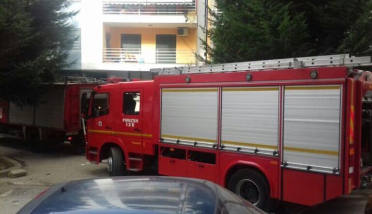 Zjarr në Tiranë, përfshihet nga flakët apartamenti