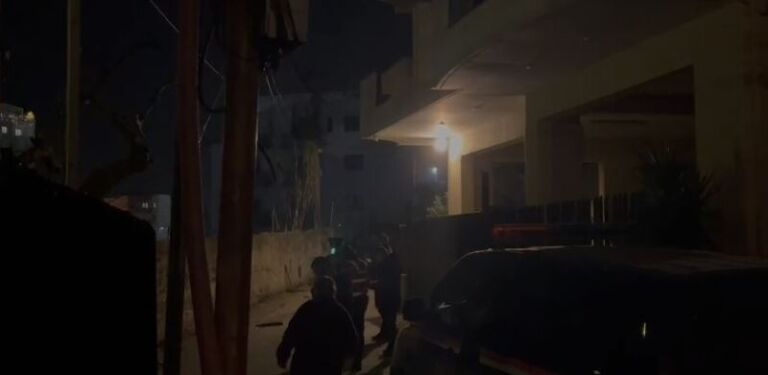 Vlorë/ E parkuar prej shumë kohësh, shpërthen makina me lëndë plasëse