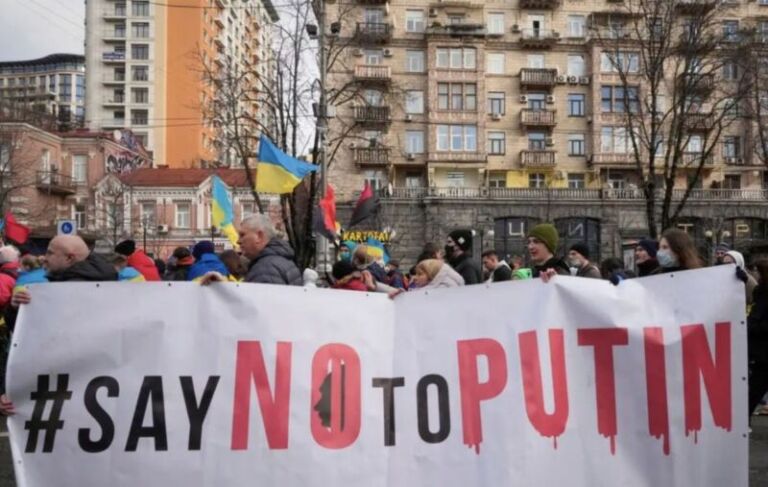 Ekonomia botërore para sfidës së re: Lufta ruso-ukrainase do të ngushtojë më tej zinxhirët globalë të furnizimit