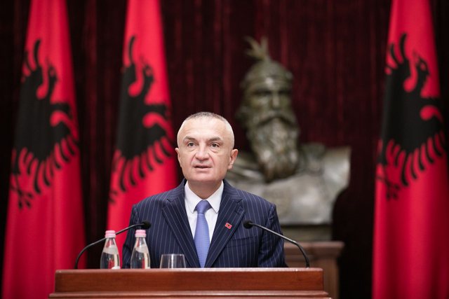 Nisma për shkarkim/ ‘Mprehja e sfurqeve e sopatave’, Gjykata Kushtetuese pyet presidentin Meta për deklaratat gjatë fushatës zgjedhore