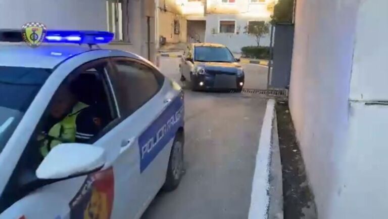 VIDEO/ Nuk i hapi rrugën zjarrfikëses që po shkonte drejt një aksidenti me vdekje, identifikohet shoferi në Vlorë. Masat e marra nga policia