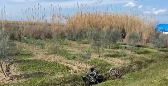 (VIDEO) Aksident i frikshëm në Fier-Tepelenë/ Motori ndahet në dysh pasi përplas për vdekje këmbësorin, drejtuesi rëndë në spital
