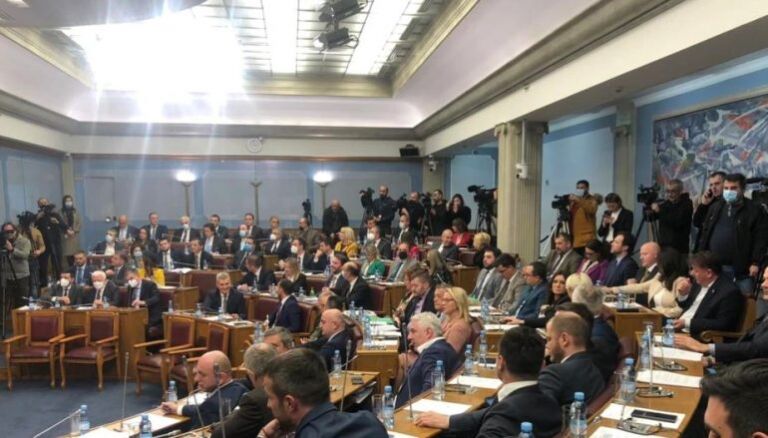 Kriza disamujore në Mal të Zi/ Reagime nga partitë politike për rrëzimin e qeverisë