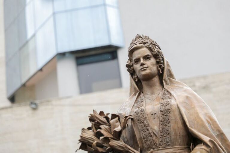 Përurohet statuja e “Mbretëreshës Geraldinë” te Bulevardi “Zogu I”/ Kryebashkiaku Veliaj: Raporti mes Shqipërisë dhe Hungarisë është special