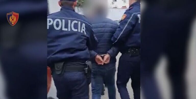 Lokalin e përdornin për kamuflim/ Vendosnin baste përmes celularit, arrestohen dy të rinj në Lushnje