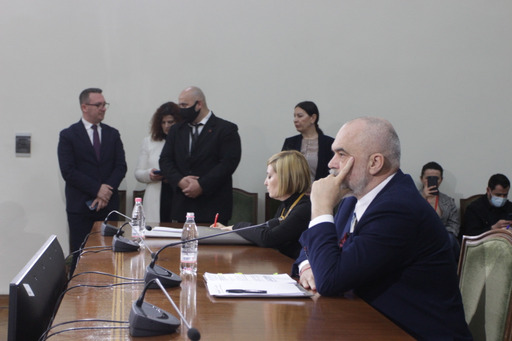 “Grupi kriminal ishte ndarë në dy pjesë…”- Rama ironizon opozitën: E gjithë kjo aferë është bërë e gjitha që ta zbulojë Luli