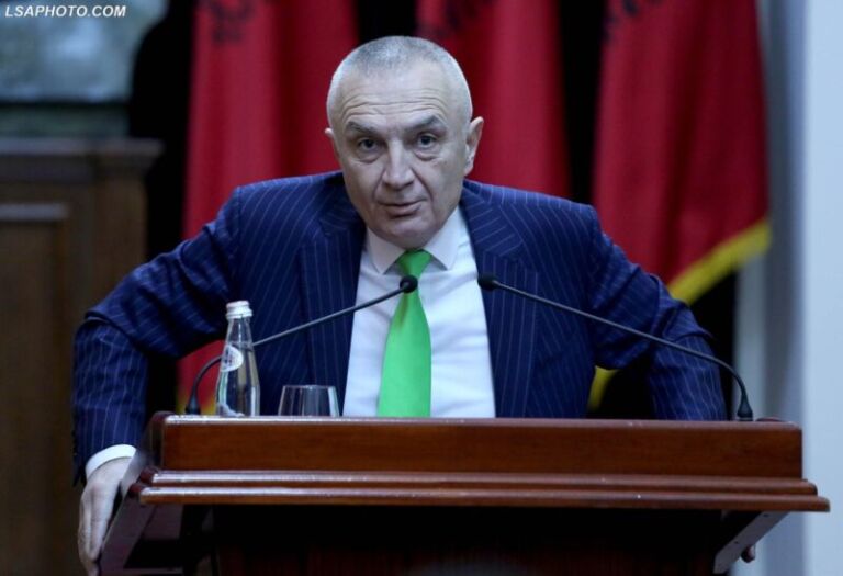 “Mprehja e sfurqeve e sopatave”: Gjykata Kushtetuese pyet presidentin Meta për deklaratat gjatë fushatës zgjedhore